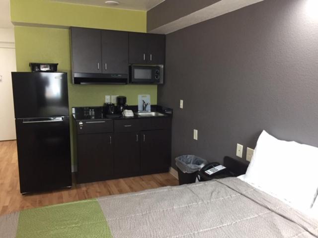 Studio6 Burleson, TX 14/24