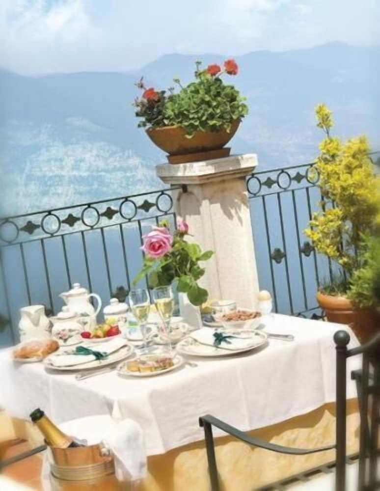 RELAIS DU SILENCE ALBERGO RELAIS I DUE ROCCOLI 35/50