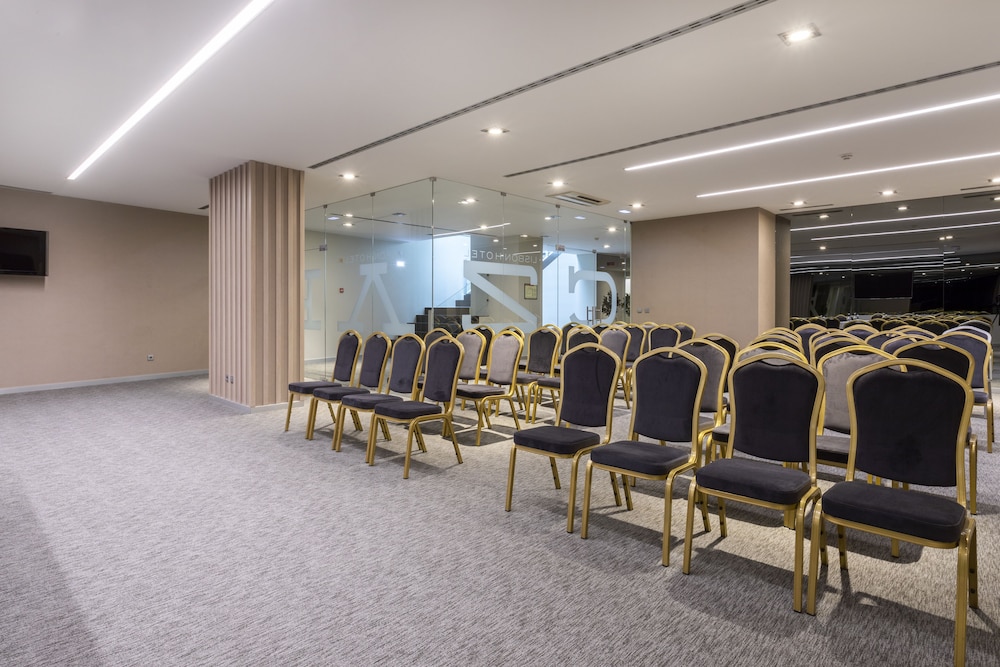 Czar Lisbon Hotel 57/66