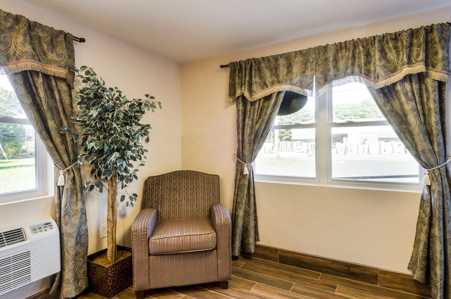 Rodeway Inn Middleboro-Plymouth 18/26
