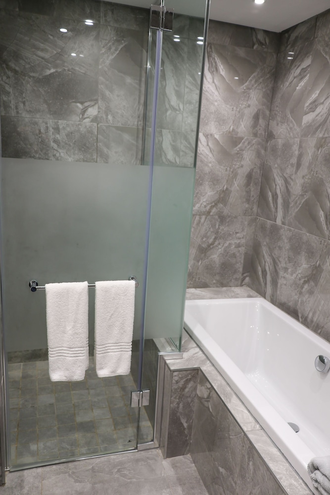 Mayfair Hotel 43/47