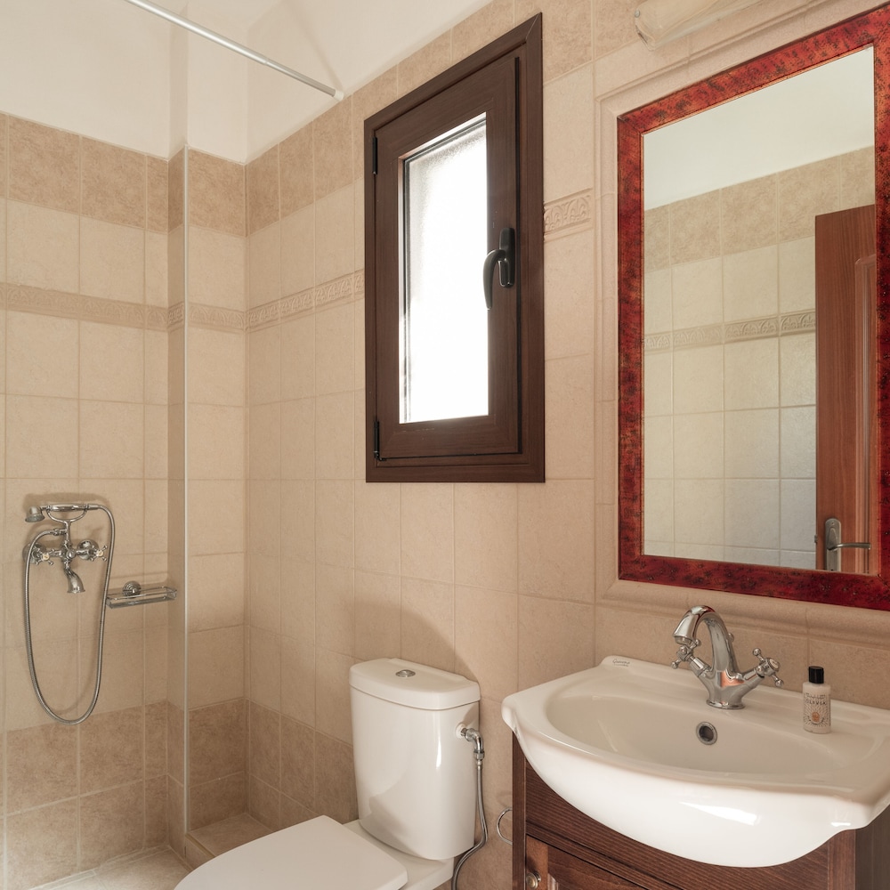 Manili Boutique Suites & Villas 58/60