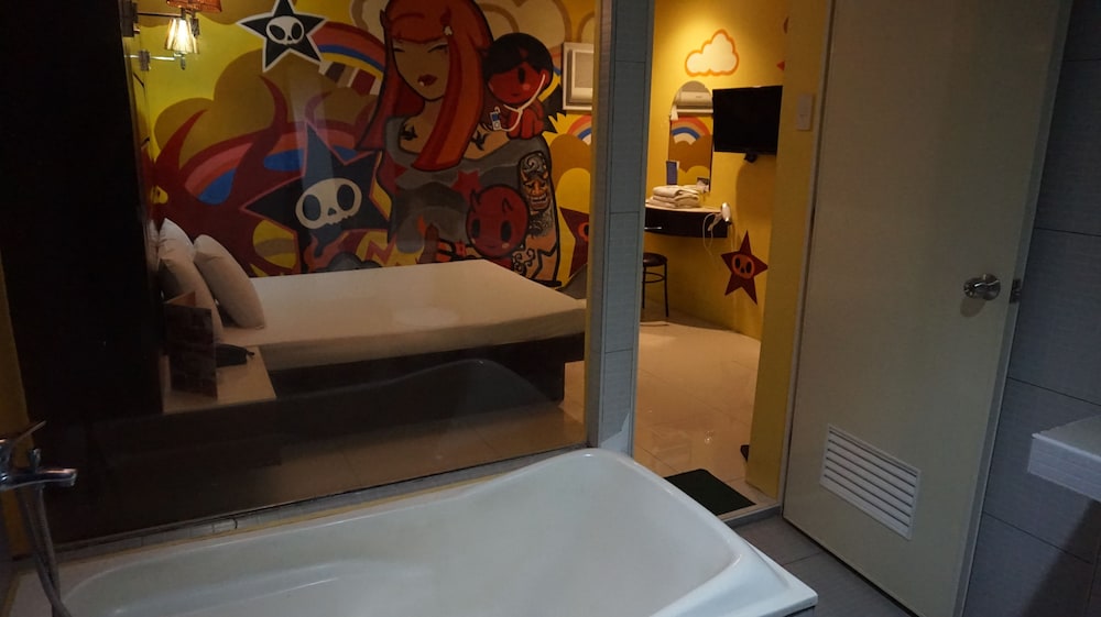 Harts Hotel Quezon City 15/30