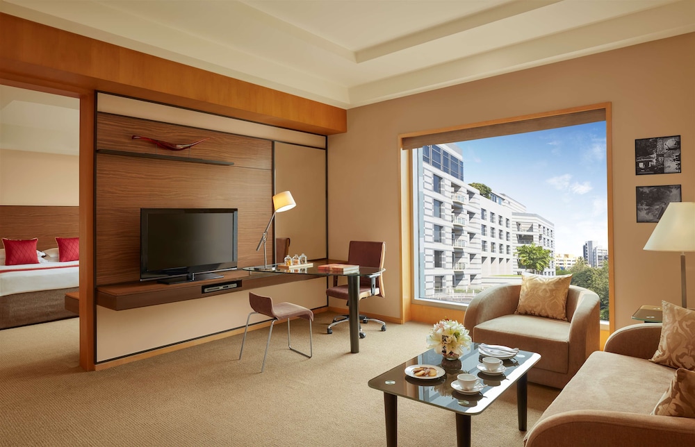 Grand Hyatt Mumbai Hotel and Residences 44/75