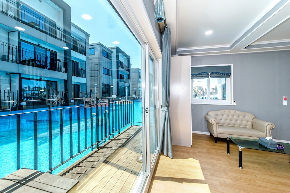 Water Garden Resort 53/68