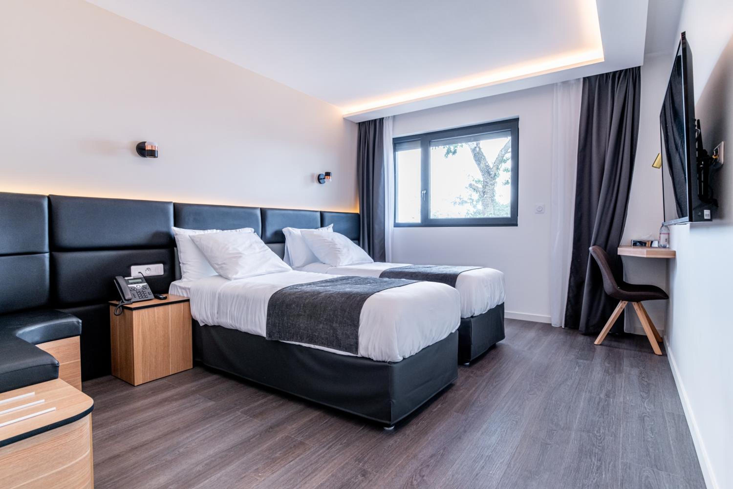 Woods Hotel Geneve-Thoiry 1/28