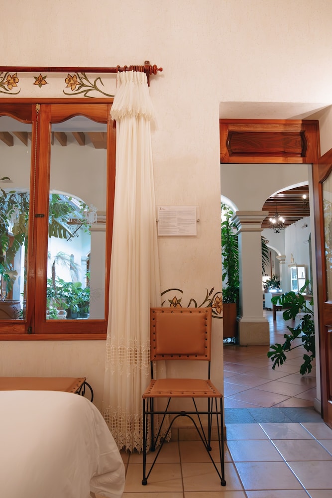 Los Pilares Hotel 52/63