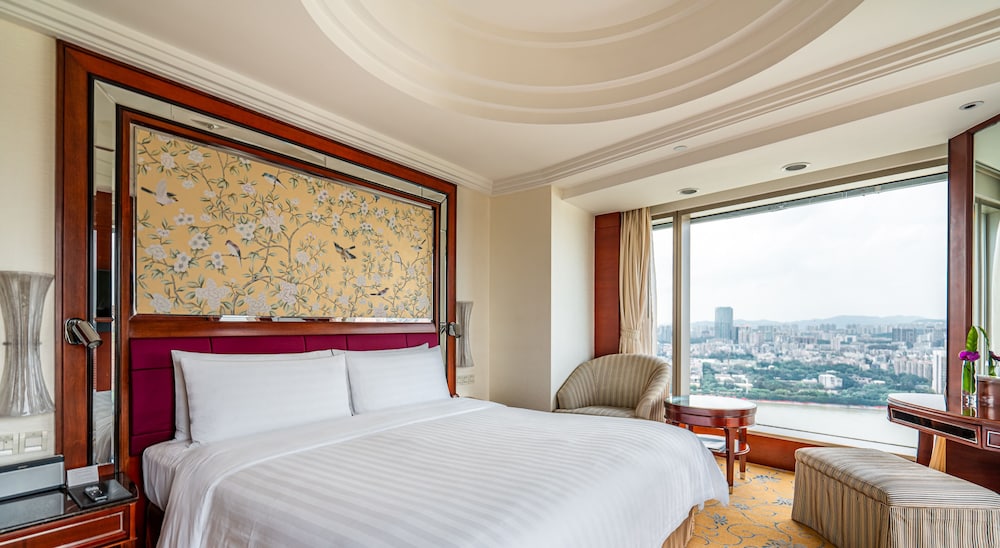 Shangri La Guangzhou 10/66