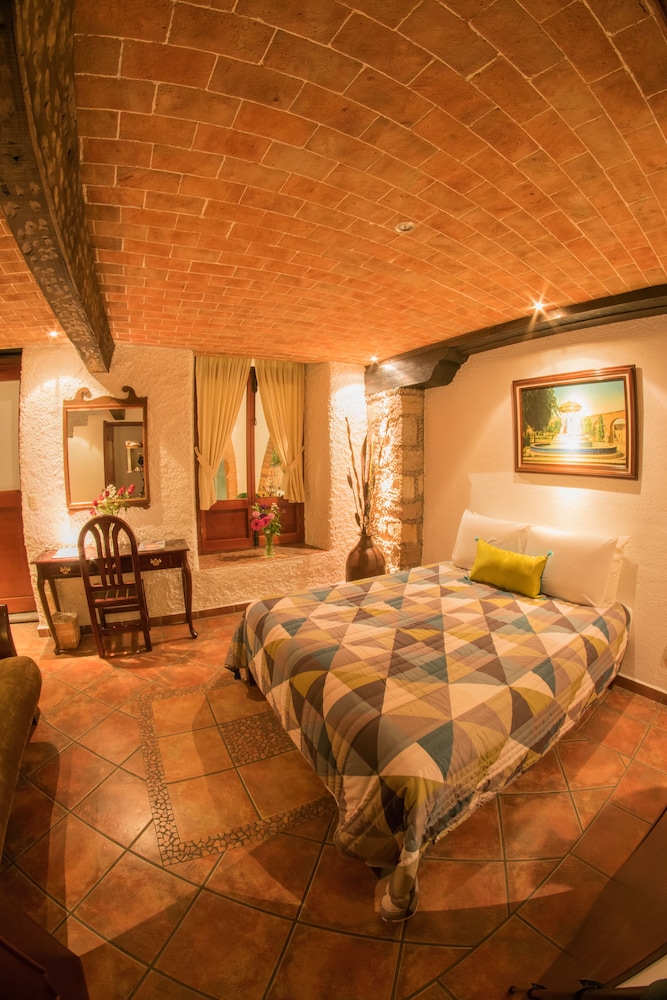 Meson de Los Remedios Hotel 48/56