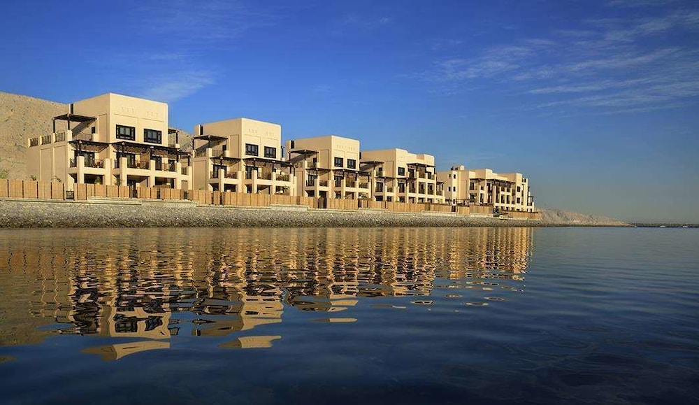 Azimut Hotel Musandam 60/68