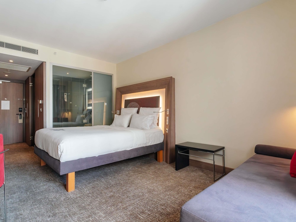 غرفة تنفيذية بسرير كوين، Novotel Istanbul Bosphorus Hotel 7/10