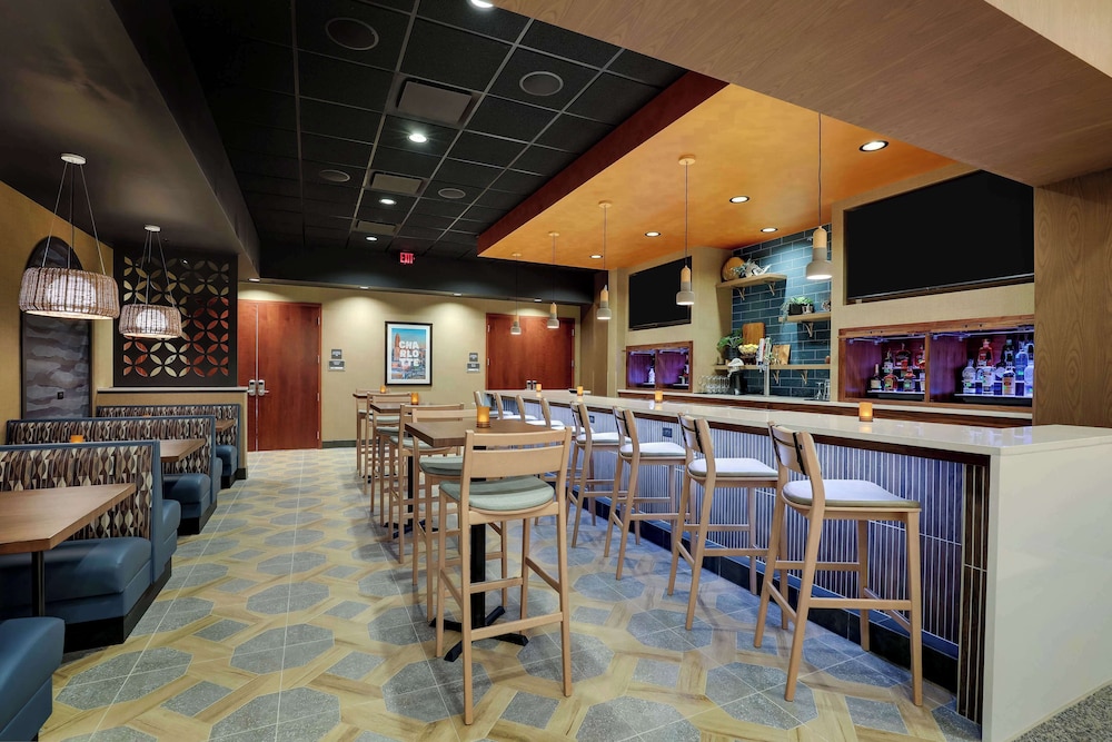 Drury Inn Suites Charlotte Arrowood 40/50