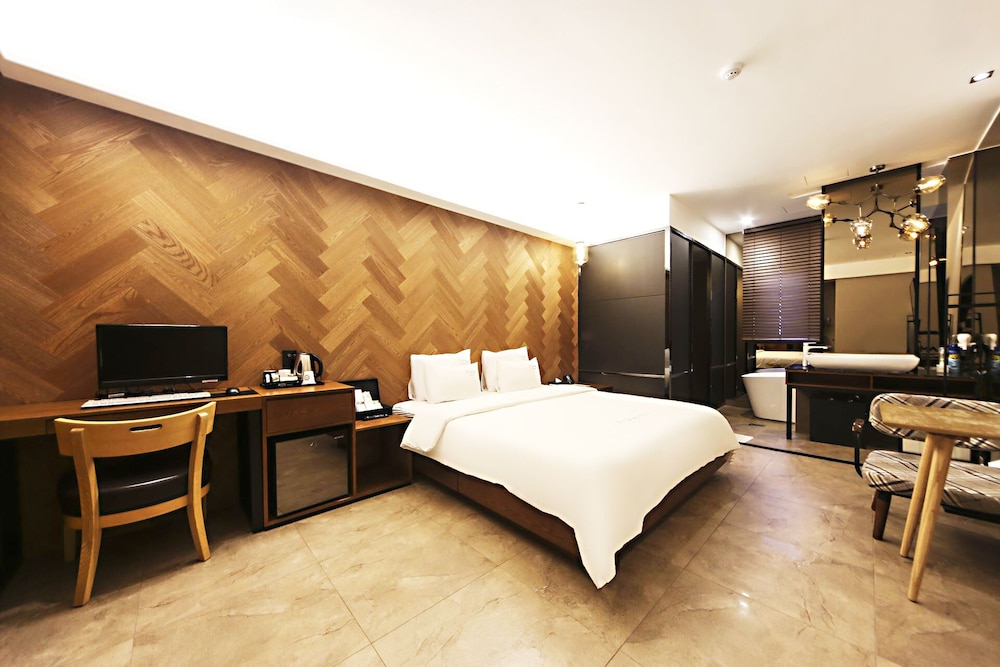 Masan Almond Hotel 20/43