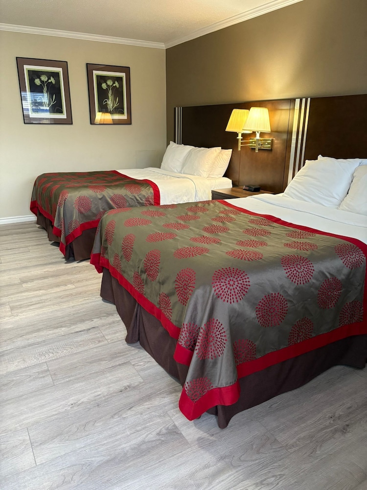 Deluxe, 2 Queen Beds