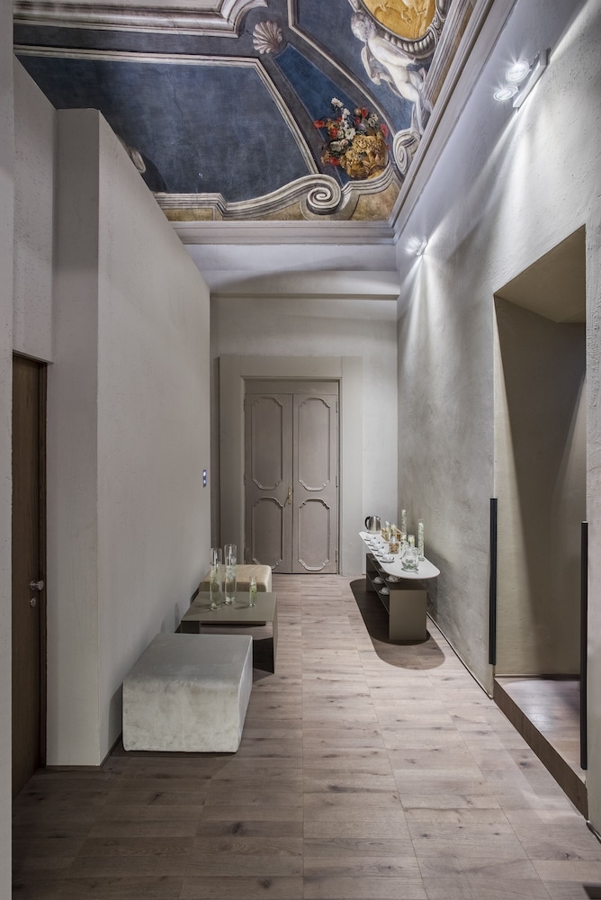Hotel dei Barbieri 18/54