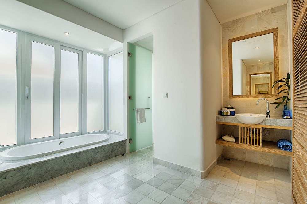 Junior Suite, Twin Beds, Pool View, Balcony, Risemount Premier Resort Danang 9/9