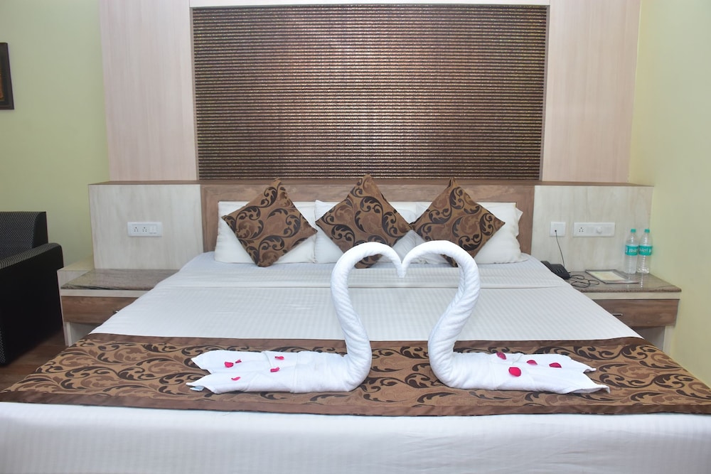 HOTEL ARYA PALACE 16/32