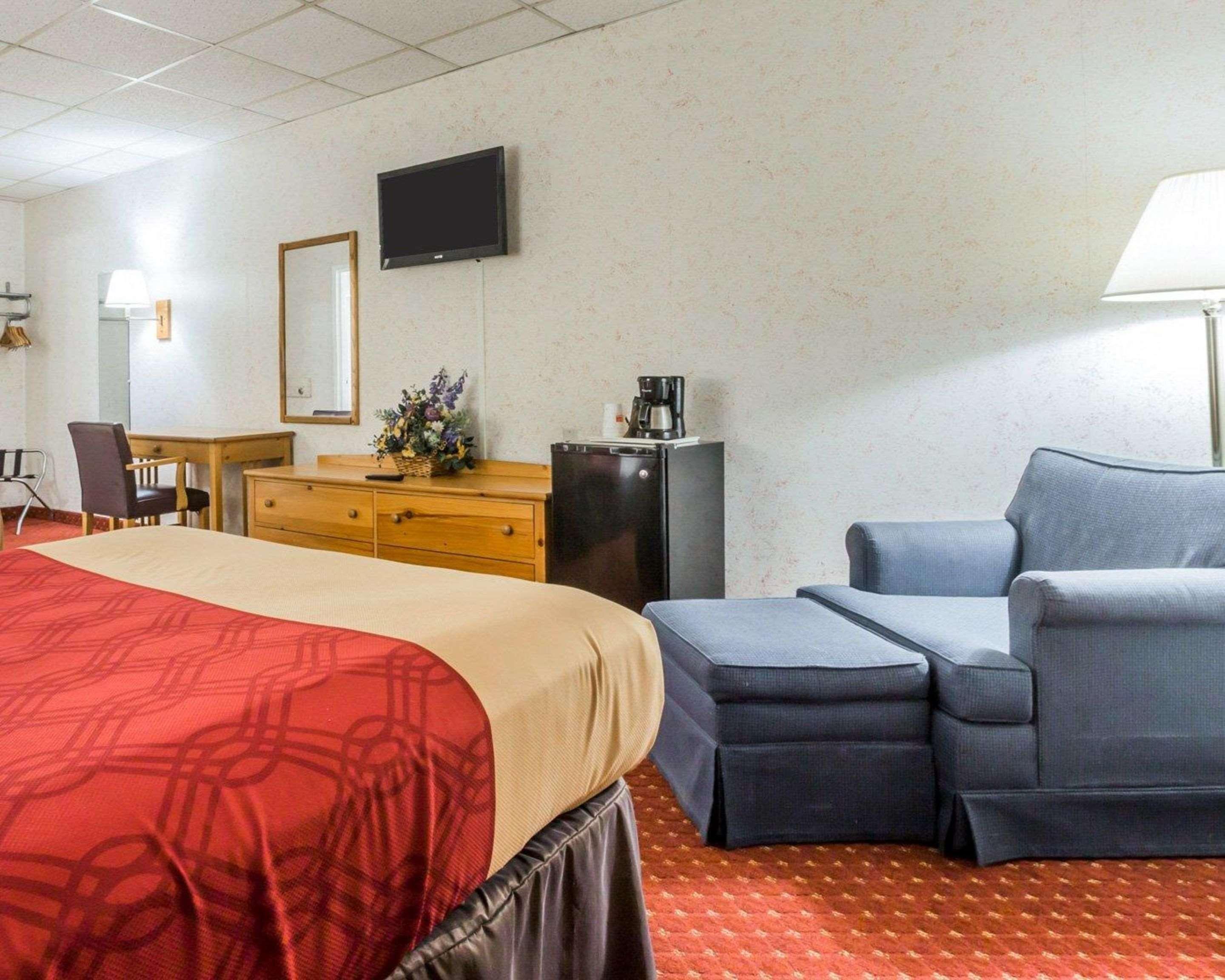 Econo Lodge Near Stewart Inter 7/16