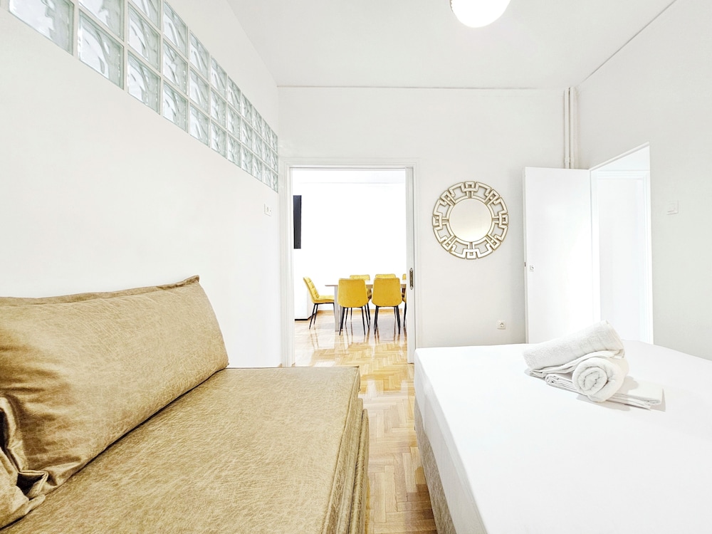 Athens House 24/49