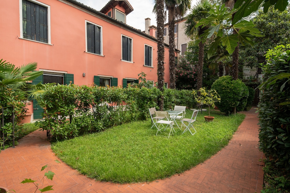 Garden Apartment 26/37