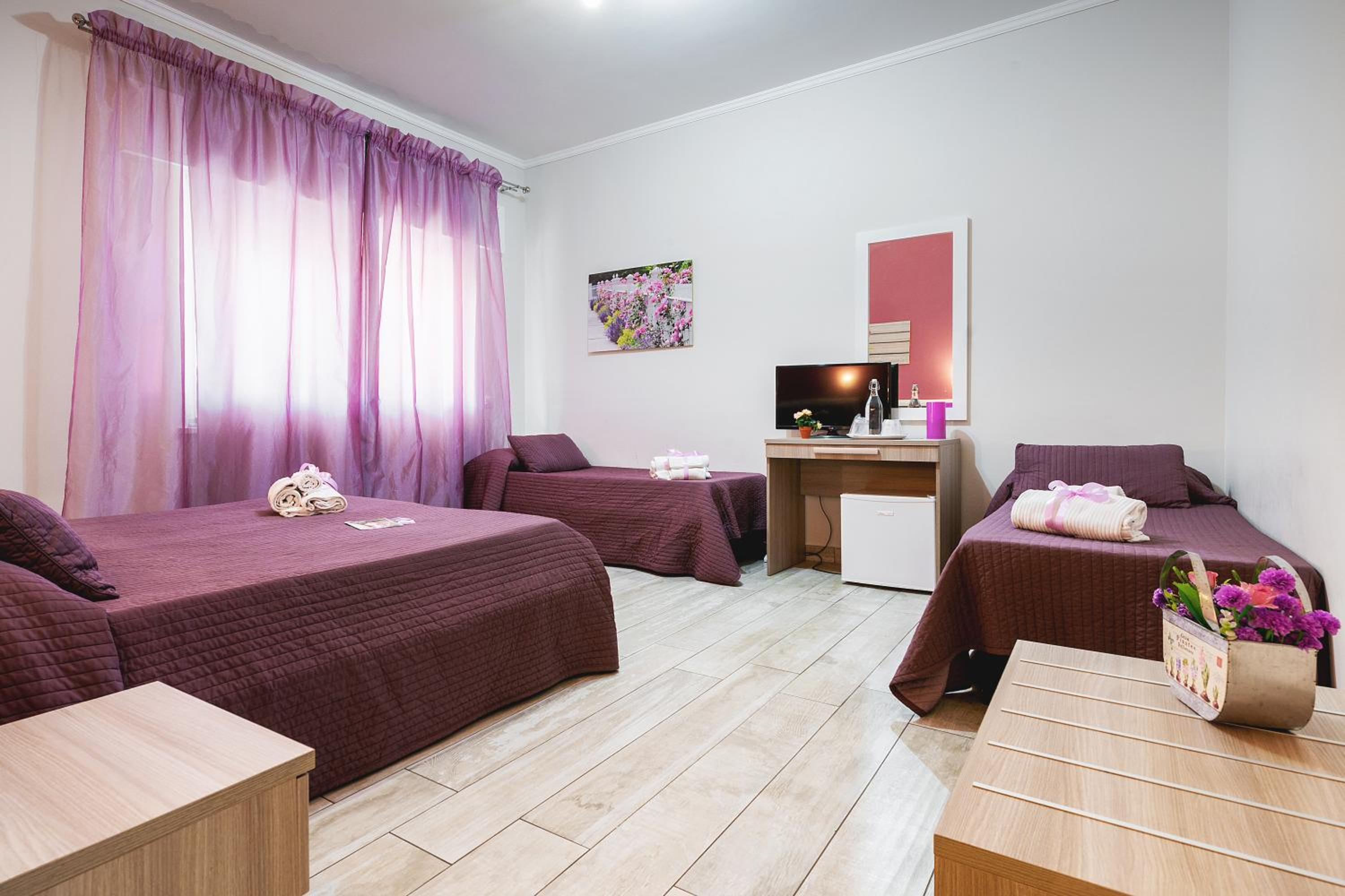 Deluxe, Family