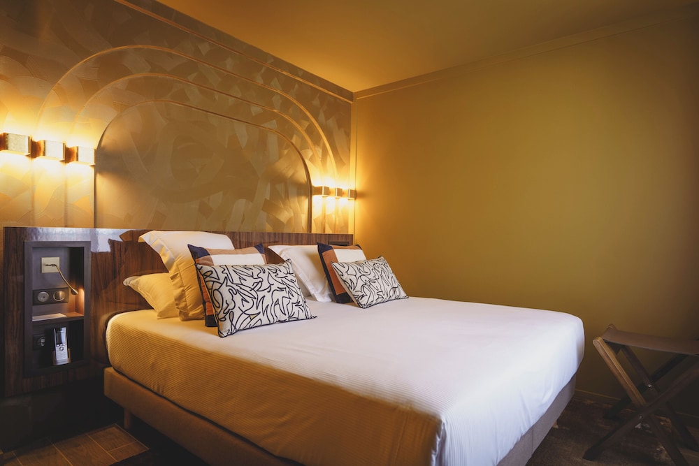 Gounod Hotel 24/62