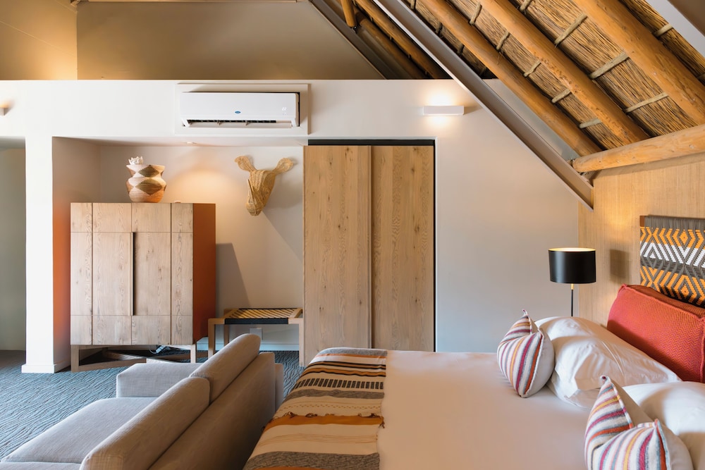 Lodge, King Bed