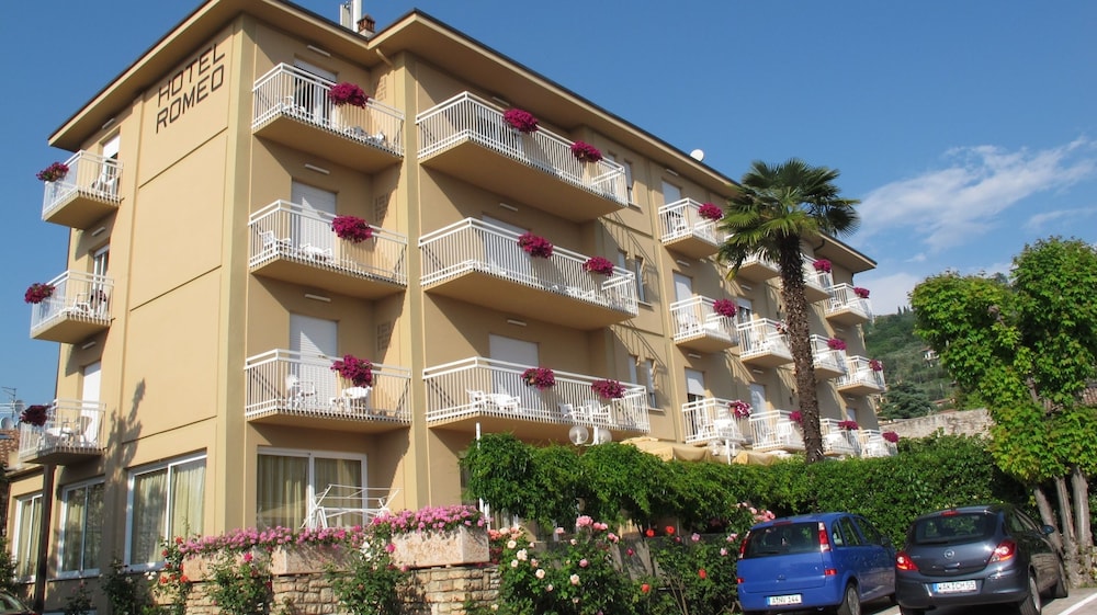 Hotel Romeo 5/47