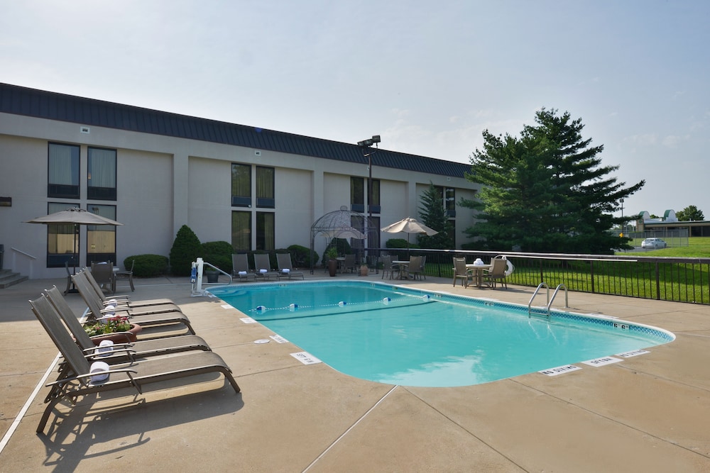 Greenstay Hotel and Suites 65/69