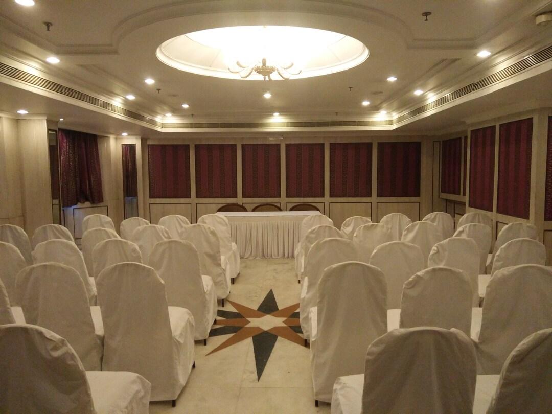 ROYAL FORT HOTEL 26/32