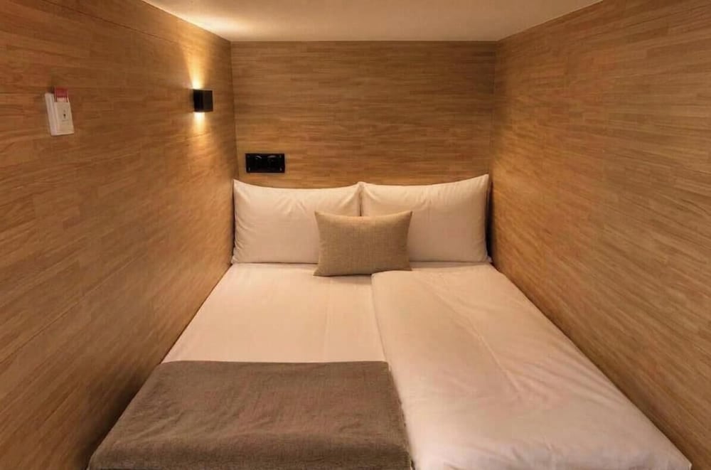 Female Dorm, Double Bed