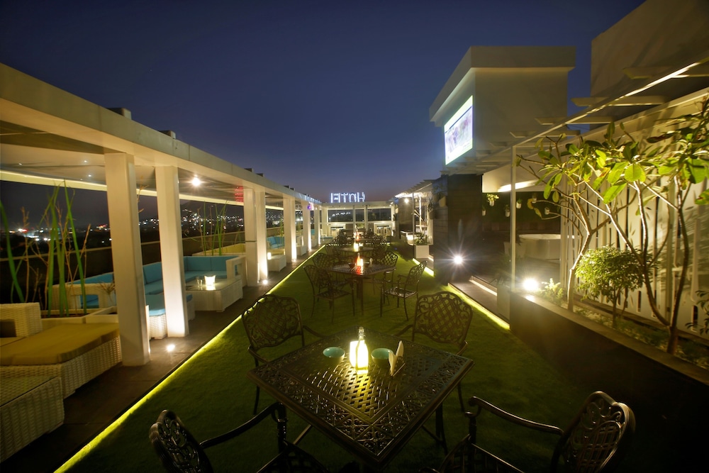 Hotel Ln Courtyard 41/45