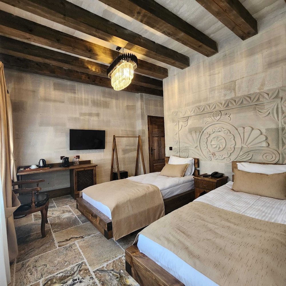 Classic, Twin Beds, City View