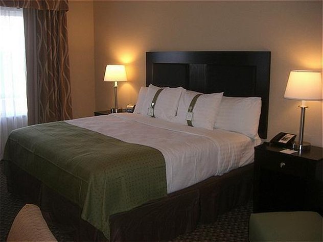 Holiday Inn Suites Memphis Wolfchase Galleria 30/79