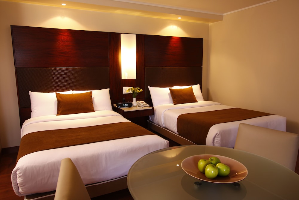 HOTEL REINA ISABEL 17/64