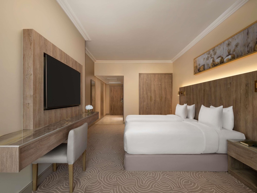 Superior, Suite, Twin Beds, Partial Haram View