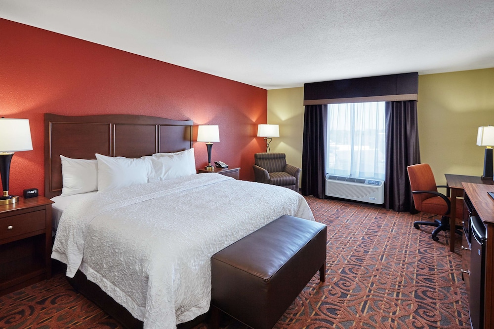 Hampton Inn and Suites Milwaukee Franklin 14/44