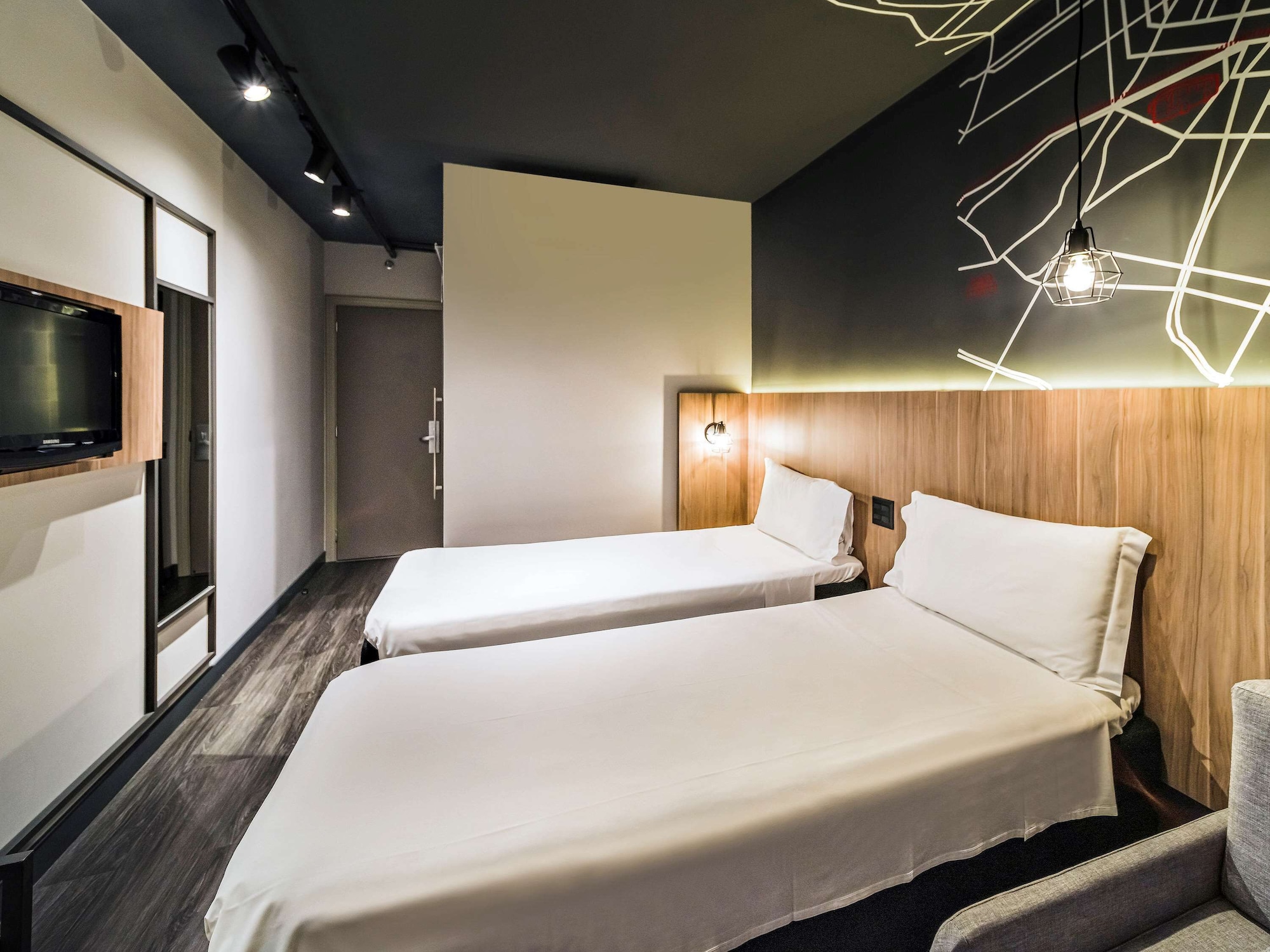 APARTMENT, TWIN BEDS