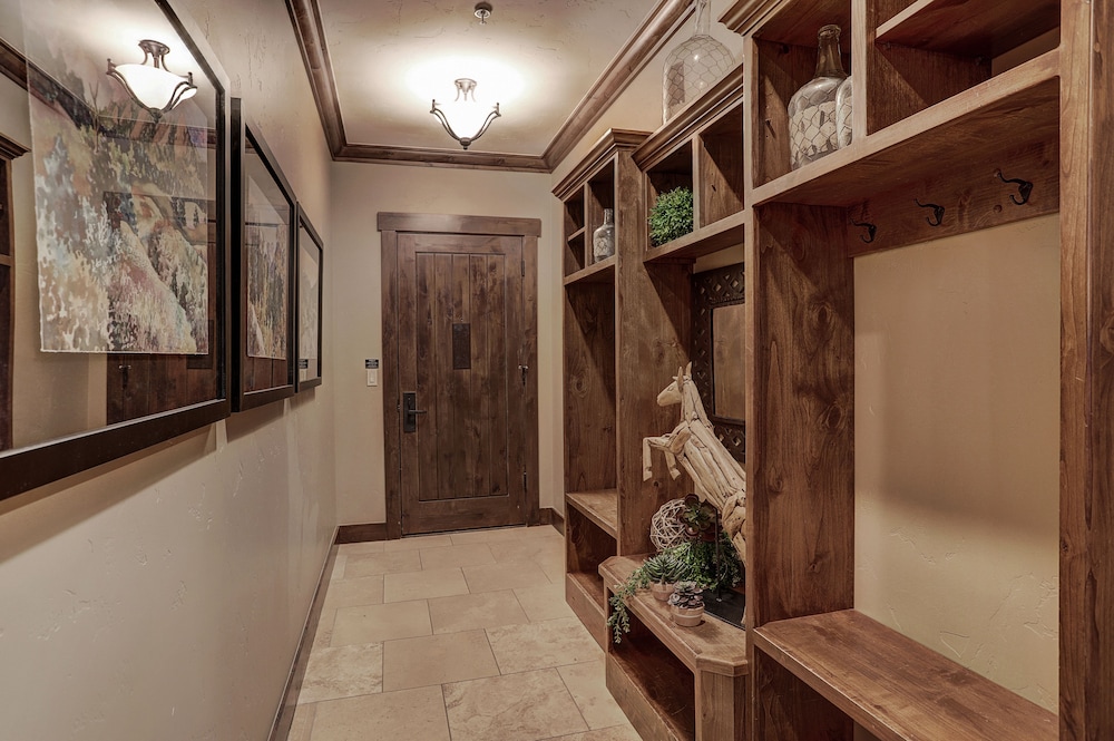 Crystal Peak Lodge 6/74