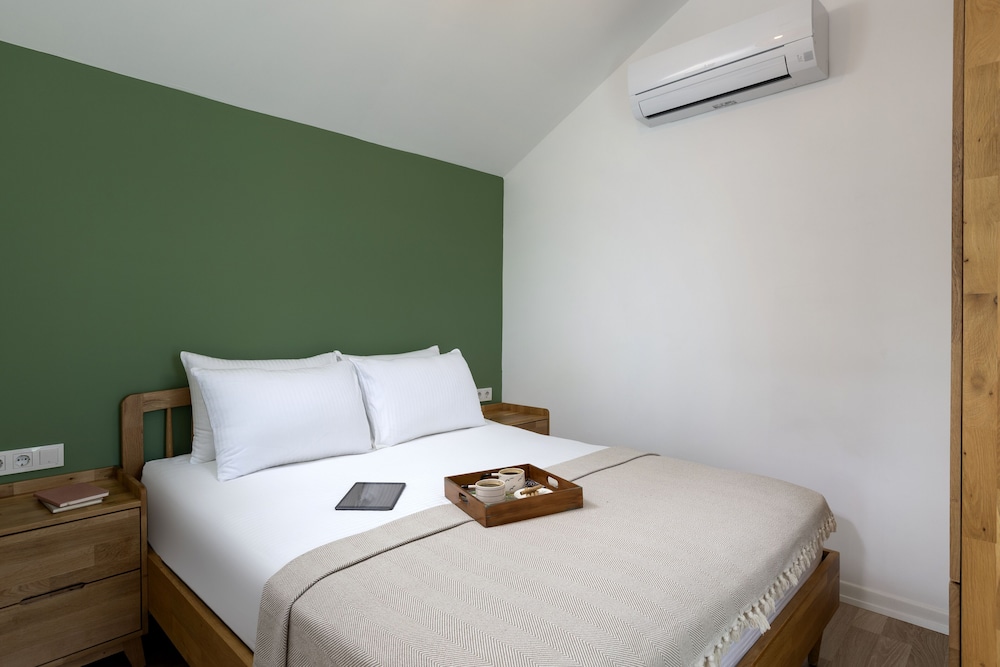 Kairos Hotel 3/43