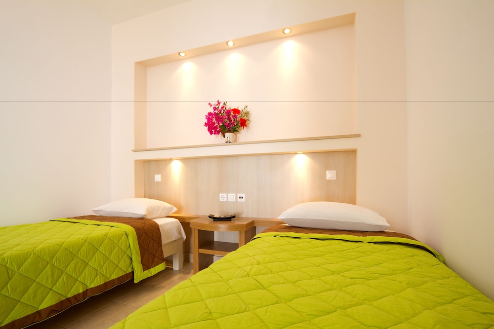 STANDARD, DOUBLE BED, MOUNTAIN VIEW