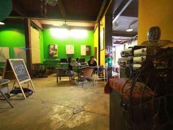 Sri Trang Hotel 23/25
