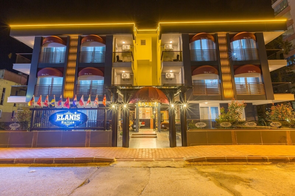 Elanis Suites 5/40