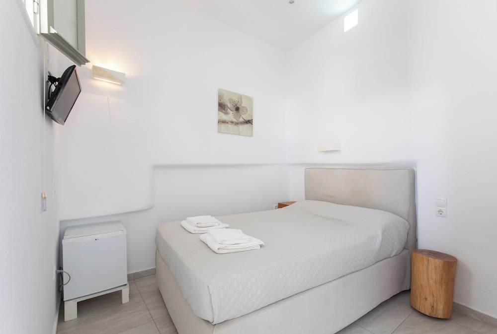Agia Anna Studios 3/50