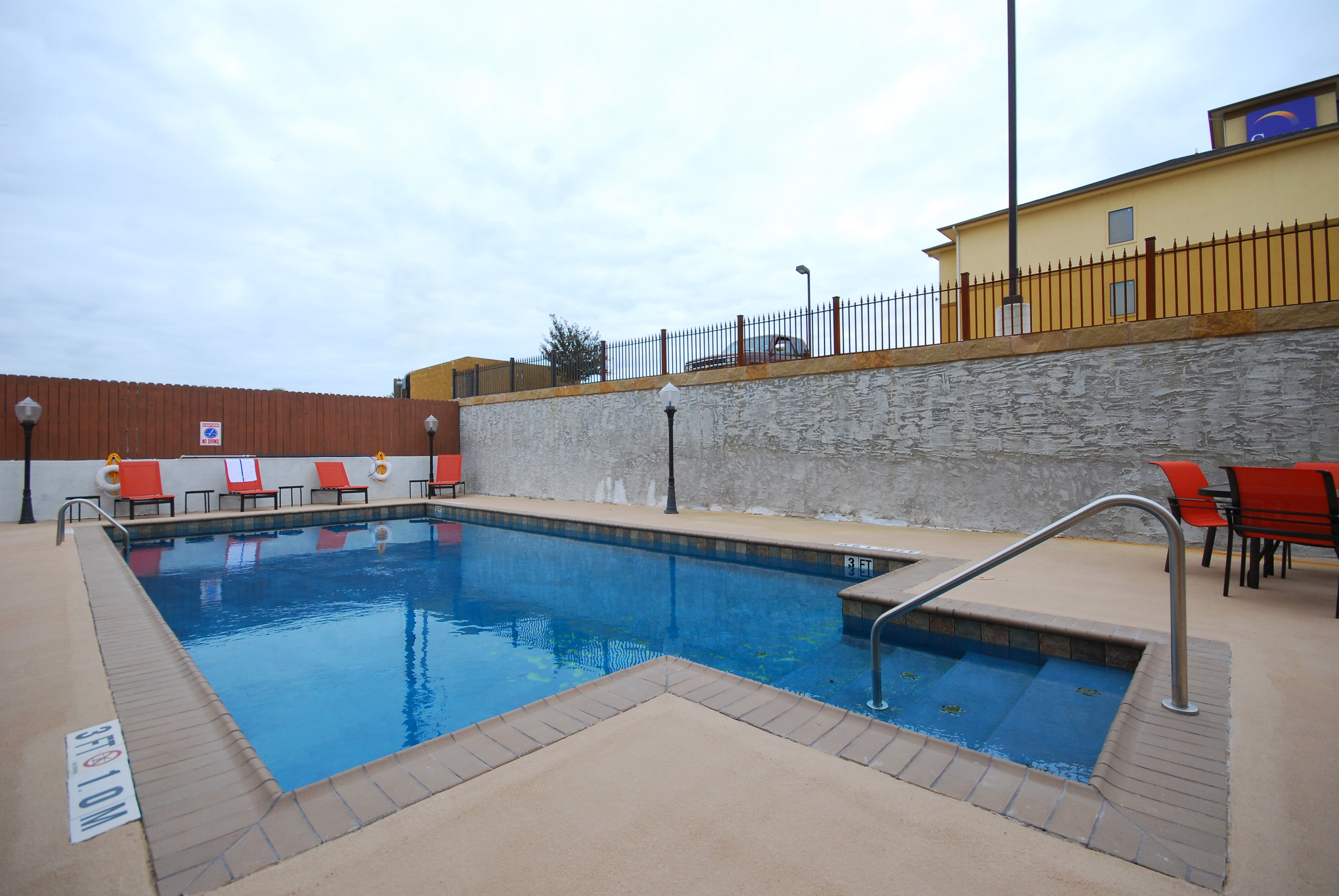 Holiday Inn Express Gonzales 20/29