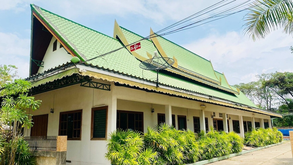 Phuphan Park Hotel 2/50