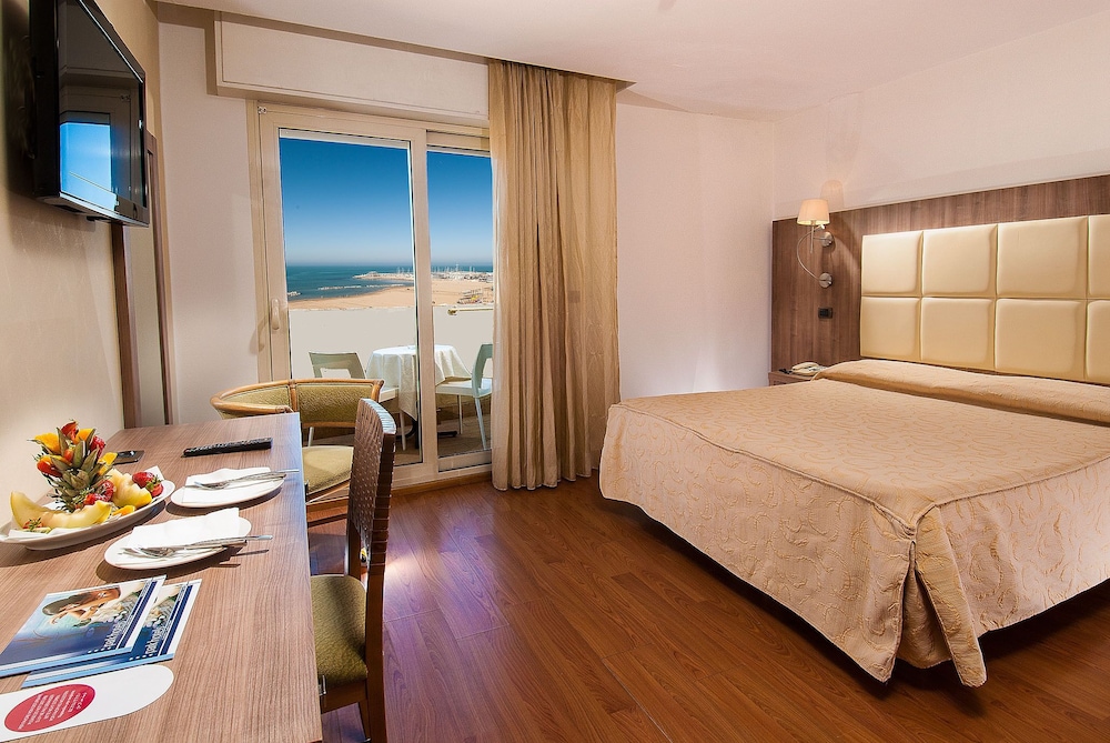 ROOM, SINGLE, DOUBLE BED