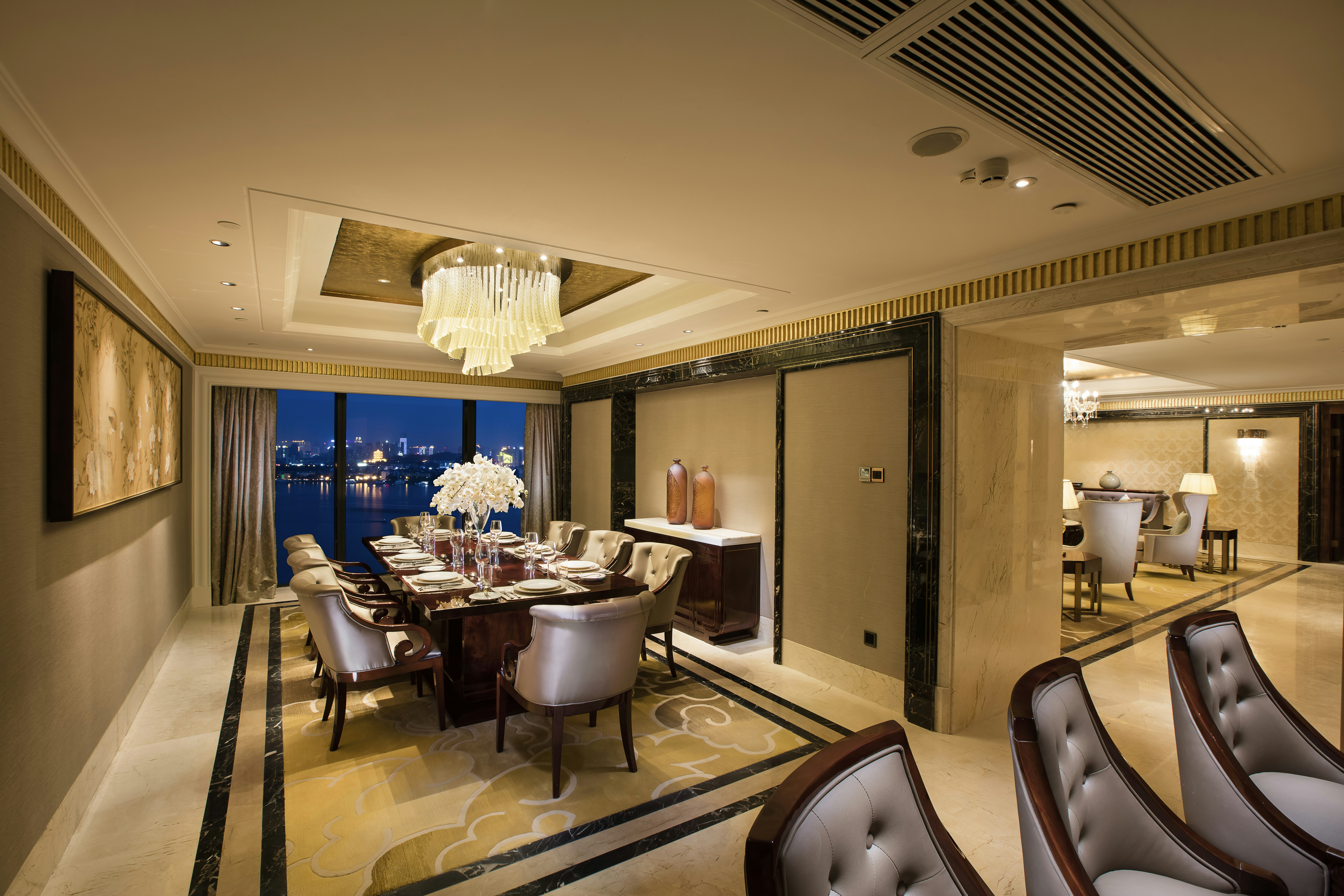 HILTON WUHAN RIVERSIDE 42/79