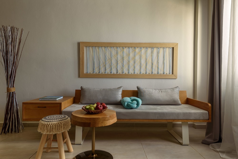 Gizis Cliffside Suites 24/50