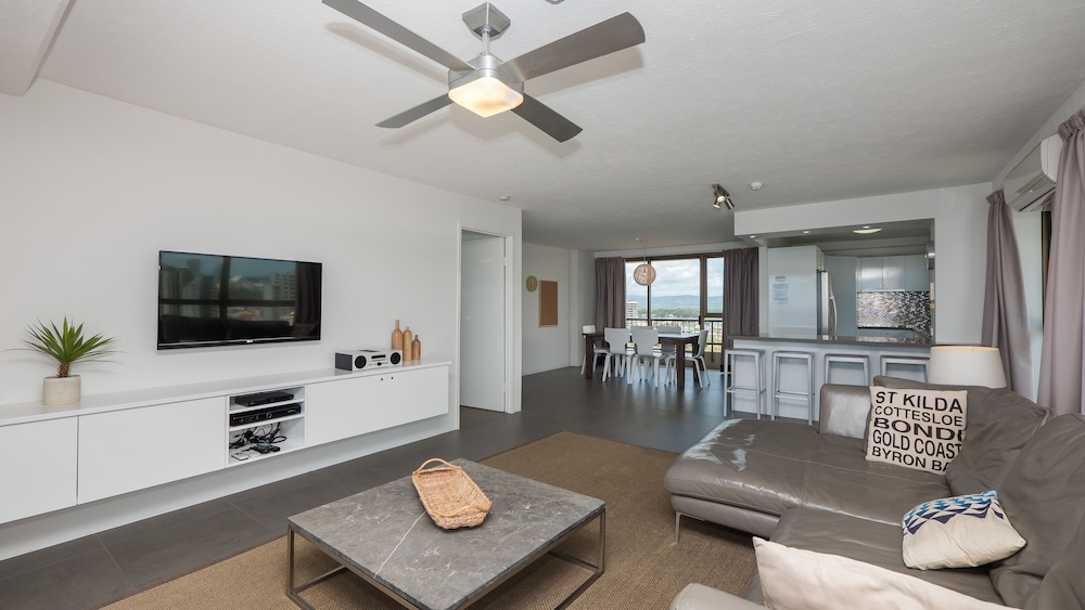 Norfolk Luxury Beachfront Apartments 52/74